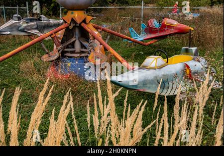 carosello insolito in un vecchio parco divertimenti. Foto di alta qualità Foto Stock