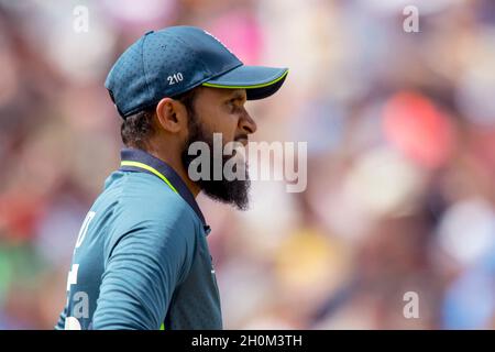 L’inglese Adil Rashid durante il terzo Royal London One Day International allo stadio Headingley Carnegie di Leeds Foto Stock