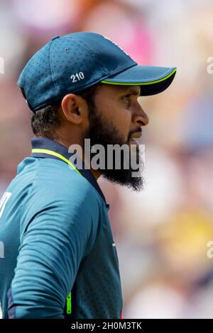 L’inglese Adil Rashid durante il terzo Royal London One Day International allo stadio Headingley Carnegie di Leeds Foto Stock