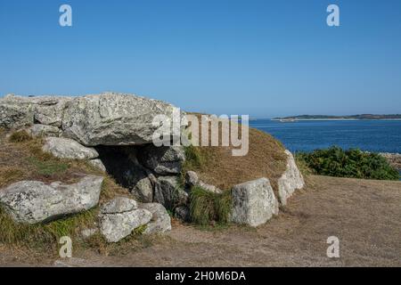 Innisidgen Camera di sepoltura superiore, St Mary's, Scilly Isles, Cornovaglia, Regno Unito Foto Stock