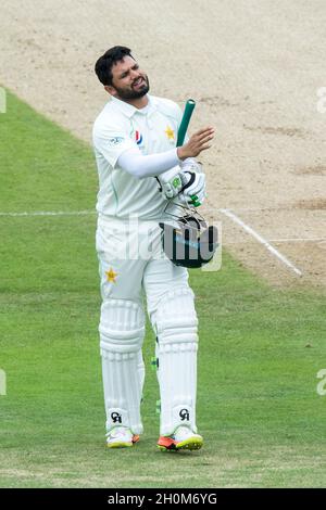 Azhar Ali in Pakistan reagisce dopo essere stato stronciato da James Anderson in Inghilterra Foto Stock