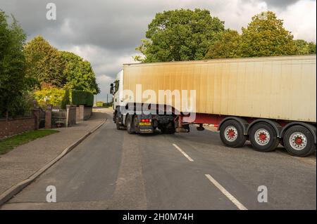 Autocarri che lasciano la fabbrica di barbabietole da zucchero di Cantley dopo aver ribaltato il carico di barbabietole da zucchero Foto Stock