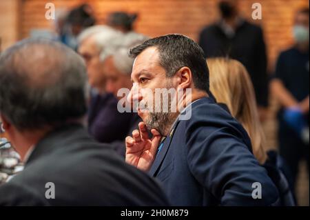 Roma, Italia 13/10/2021: I leader di centro-destra chiudono la campagna elettorale a sostegno del candidato sindaco di Roma Enrico Michetti, piazza di pietra. © Andrea Sabbadini Foto Stock