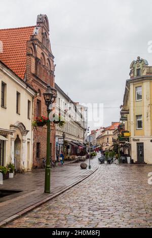 KAUNAS, LITUANIA - 16 AGOSTO 2016: Vista di Vilniaus gatve Street a Kaunas, Lituania Foto Stock