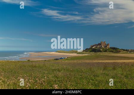 Il castello di Bamburgh, Northumberland, Inghilterra. Foto Stock