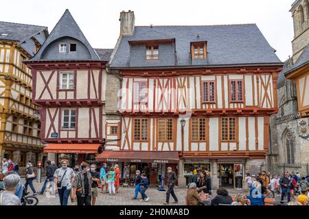 Fachwerkhäuser in der Altstadt von Vannes, Bretagne, Frankreich | Case a graticcio nel centro storico di Vannes, Bretagna, Francia Foto Stock