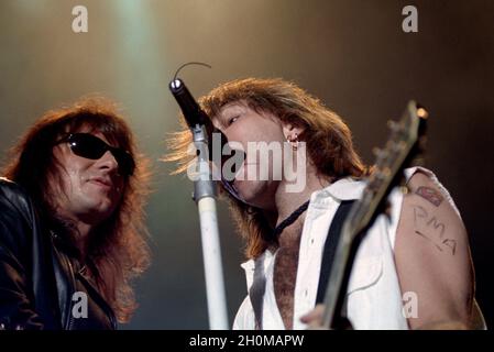 Milano Italia 1993-03-07 : concerto dal vivo di Bon Jovi al Forum Assago, Richie Sambora alla chitarra Foto Stock