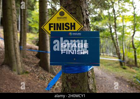 Cartello di arrivo fase ENDURO World Series EWS - Innerleithen, Tweed Valley, Scozia, UK Foto Stock