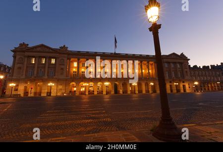 L'Hotel de la Marine è un monumento iconico in piazza Concorde . Fino al 1798, ospitò la Garde-Meuble de la Couronne, prima di diventare la Foto Stock