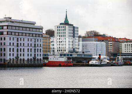 Bergen, Norvegia - 14 novembre 2017: Vista costiera del porto di Bergen Foto Stock