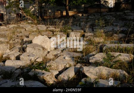 Grecia, Atene. Odeon di Pericle. Piede sud-orientale dell'Acropoli, c. 445 A.C. Rovine. Foto Stock