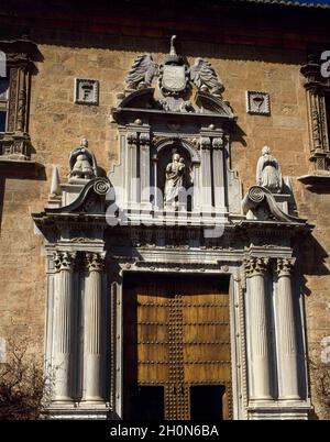 Spagna, Andalusia, Granada. Ospedale reale. Fu fondata dai monarchi cattolici che commissionarono l'edificio nel 1504. Progettato dall'architetto ENR Foto Stock