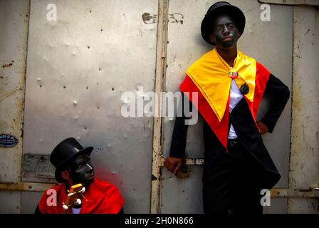 L'annuale Parrada di San Pedro o Parade di San Pedro viene celebrata nelle città di Guarenas e Guatire a Miranda, Venezuela, il 29 giugno. Consiste in una rappresentazione drammatica effettuata dai seguenti personaggi: el Abanderado, San Pedro, el Cargador, María Ignacia, los Tucusitos, los Sampedreños Danzantes, la Diabla, el Sampedreñito e Músicos-Cantores (musicisti e cantanti). Giugno 29, 2009. Foto Stock