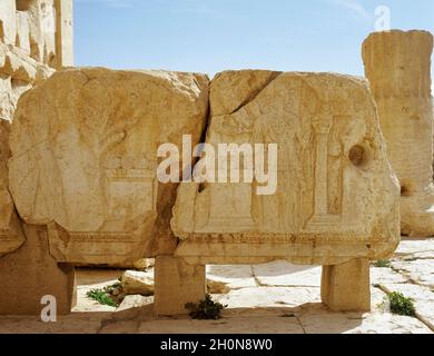 Siria. Palmyra. Rilievo raffigurante Aglibol, dio della Luna. Da un bassorilievo che adornava la cella al Tempio di Bel. Foto scattata prima della Siria Foto Stock