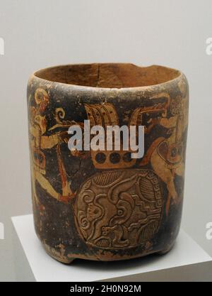 Vaso decorato con scena figurativa. Ceramica dipinta. Cultura Maya. Periodo tardo Classico (600-900 d.C.). Mesoamerica. Regione Maya. Museo dell'Americ Foto Stock