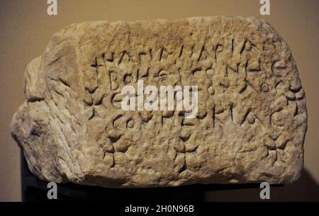 Blocco con iscrizione greca di Ezykias. vii secolo. Arenaria. Faras Gallery. Museo Nazionale. Varsavia. Polonia. Foto Stock