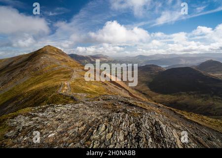 Il percorso per Grisedale Pike, parte del Coledale Horseshoe nel nord-ovest Lake District, Cumbria, Inghilterra. Foto Stock