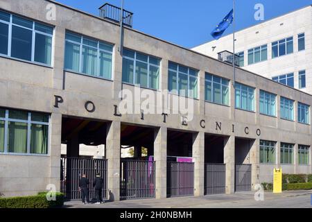 Torino, Piemonte, Italia -10-10-2021- veduta del Politecnico di Torino, sede delle Facoltà di Ingegneria, Informatica, architettura e matematica Foto Stock