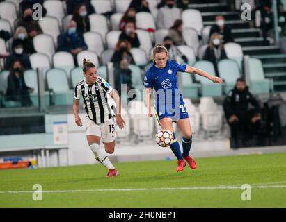 Torino, 13 ottobre 2021, Erin Cuthbert del Chelsea FC Donne durante la UEFA Women's Champions League, Group A football match tra Juventus FC e Chelsea FC il 13 ottobre 2021 allo stadio Juventus di Torino Foto Stock