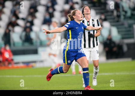 Torino, 13 ottobre 2021, Erin Cuthbert del Chelsea FC Donne durante la UEFA Women's Champions League, Group A football match tra Juventus FC e Chelsea FC il 13 ottobre 2021 allo stadio Juventus di Torino Foto Stock