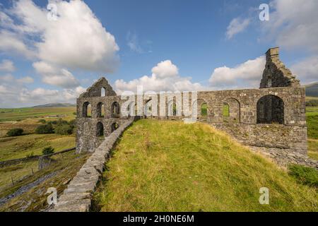 La rovina del mulino Ynysypandy ardesia costruire nel 1856 a Dolbenmaen Gwynedd. Foto Stock