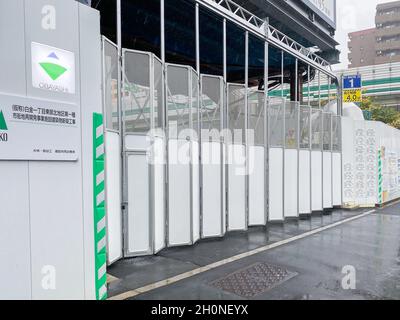 Tokyo, Giappone - 23 novembre 2019: Ingresso pulito e lucido alla zona di costruzione di Obayashi a Tokyo Foto Stock