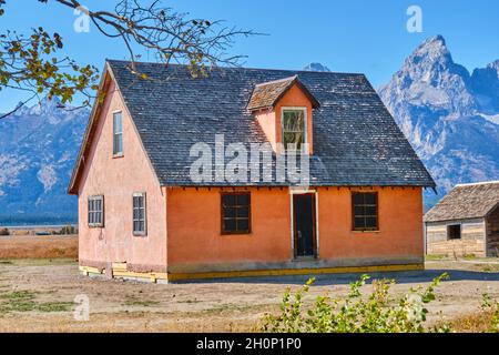 Casa rosa sul ranch John Moulton nel distretto storico di Mormon Row nel Parco Nazionale di Grand Teton, Wyoming Foto Stock