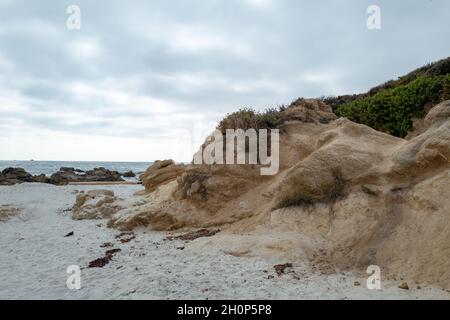 Stati Uniti. 03 Settembre 2021. Formazioni rocciose sono visibili a Bird Rock Beach, Pebble Beach, California, 3 settembre 2021. (Foto di Sftm/Gado/Sipa USA) Credit: Sipa USA/Alamy Live News Foto Stock