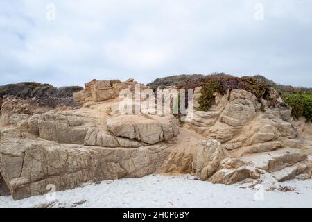 Stati Uniti. 03 Settembre 2021. Formazioni rocciose sono visibili a Bird Rock Beach, Pebble Beach, California, 3 settembre 2021. (Foto di Sftm/Gado/Sipa USA) Credit: Sipa USA/Alamy Live News Foto Stock