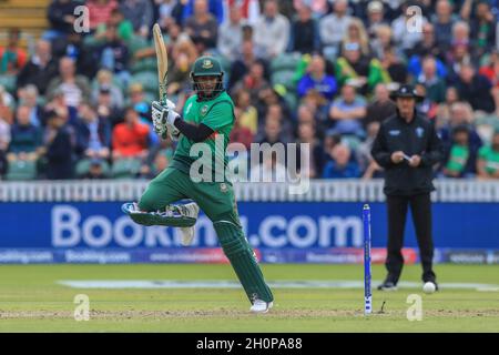 Taunton, Regno Unito. 17 giugno 2019. Il giocatore di cricket del Bangladesh Shakib al Hasan in azione durante la ventitreesima partita, ICC (International Cricket Council) Coppa del mondo di cricket tra le Indie occidentali e il Bangladesh a Taunton in Inghilterra. Bangladesh vinto da 7 wickets (Credit Image: © MD Manik/SOPA Images via ZUMA Press Wire) Foto Stock