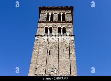 Campanile romanico della Cattedrale di Santa Maria Assunta Foto Stock