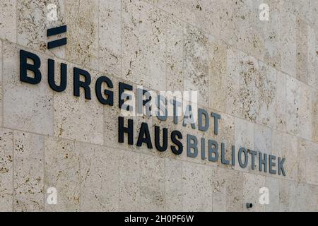 Centro comunitario Nordhausen, edificio multifunzionale con informazione, cultura, centro di istruzione e biblioteca cittadina Foto Stock