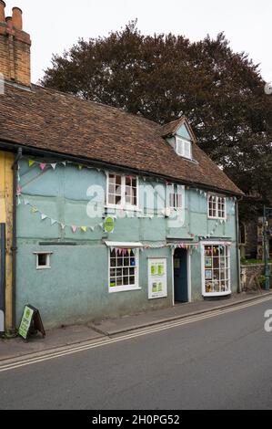 Ribizli Cafe in un cottage a graticcio Tudor in St. Mary's Street, Wallingford, Inghilterra, Regno Unito Foto Stock