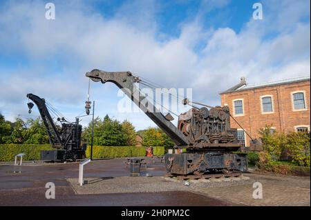 Old Rail Cranes al Summerlee Museum of Scottish Industrial Life, Coatbridge, Glasgow Foto Stock