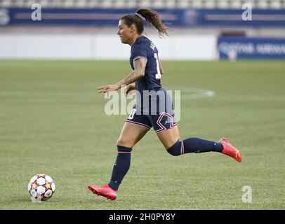 Ramona Bachmann del PSG durante la UEFA Women's Champions League, partita di calcio del Gruppo B tra Paris Saint-Germain (PSG) e il FC Kharkiv il 13 ottobre 2021 allo stadio Jean Bouin di Parigi, Francia - Foto: Jean Catuffe/DPPI/LiveMedia Foto Stock