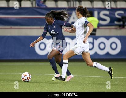 Kadiatou Diani del PSG durante la UEFA Women's Champions League, partita di calcio del Gruppo B tra Paris Saint-Germain (PSG) e il FC Kharkiv il 13 ottobre 2021 allo stadio Jean Bouin di Parigi, Francia - Foto: Jean Catuffe/DPPI/LiveMedia Foto Stock