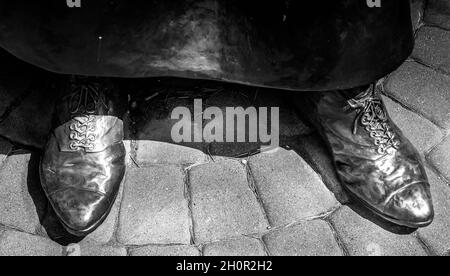 Fantasia allacciato scarpe di statua di Emily Carr a Victoria, Vancouver Island Canada. Nessuna gente. Foto Stock