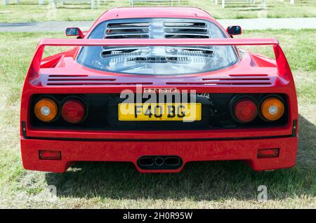 Vista posteriore di a Red, 1991, Ferrari F40, in mostra al London Classic Car Show 2021 Foto Stock