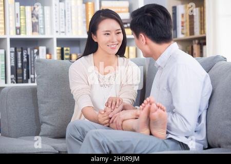 La coppia che occupa la casa Foto Stock