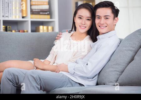 La coppia che occupa la casa Foto Stock