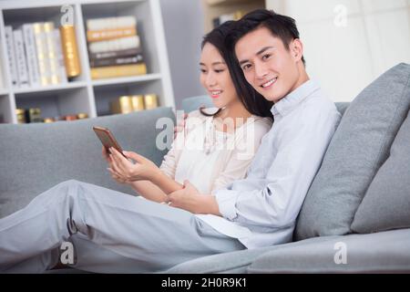 La coppia che occupa la casa Foto Stock