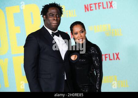 Los Angeles, Stati Uniti. 13 ottobre 2021. LOS ANGELES, CALIFORNIA, Stati Uniti d'America - OTTOBRE 13: Il regista Jeymes Samuel e l'attrice Regina King arrivano al Los Angeles Premiere di Netflix 'The Harder Hey Fall' tenuto presso il Shrine Auditorium and Expo Hall il 13 Ottobre 2021 a Los Angeles, California, Stati Uniti. (Foto di Xavier Collin/Image Press Agency/Sipa USA) Credit: Sipa USA/Alamy Live News Foto Stock