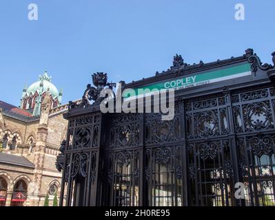 Ingresso alla stazione della metropolitana Copley in Boylston Street a Boston Foto Stock