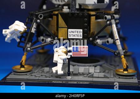 Apollo 11 Lunar Lander in un negozio LEGO, Westfield Mall of Scandinavia a Solna, Stoccolma, Svezia, durante la domenica pomeriggio. Foto Stock