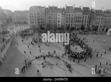 Street Photography, Parigi, Francia, 1976, Centre Pompidou. Foto Stock