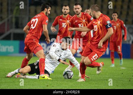 Skopje, Macedonia settentrionale. 11 ottobre 2021. Calcio: Qualificazione Coppa del mondo Europa, Macedonia del Nord - Germania, fase del Gruppo, Gruppo J, Matchday 8, alla Telekom Arena. Il Kai Havertz della Germania gioca la palla. Credit: Federico Gambarini/dpa/Alamy Live News Foto Stock