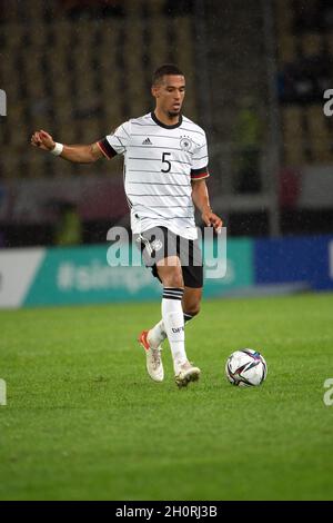 Skopje, Macedonia settentrionale. 11 ottobre 2021. Calcio: Qualificazioni Coppa del mondo Europa, Macedonia del Nord - Germania, fase del Gruppo, Gruppo J, Matchday 8, alla Telekom Arena. Thilo Kehrer in Germania gioca la palla. Credit: Federico Gambarini/dpa/Alamy Live News Foto Stock