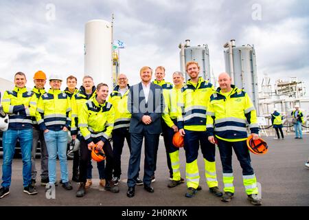 Amsterdam, Niederlande. 14 Ott 2021. Re Willem-Alexander dei Paesi Bassi ad Orgaworld di Amsterdam, il 14 ottobre 2021, per aprire la prima installazione olandese di bio-GNL (gas naturale liquefatto) ad Amsterdam, i tre iniziatori sono Renewi, Nordsol e Shell Credit: Albert Nieboer/Netherlands OUT/Point de Vue OUT/dpa/Alamy Live News Foto Stock