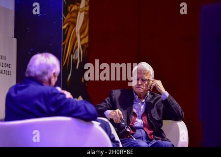 Gian Carlo Caselli, Luigi Ciotti durante la Fiera Internazionale del Libro di Torino, il 14 ottobre 2021 a Torino. La Fiera Internazionale del Libro di Torino torna a Lingotto Fiere dopo quasi due anni dall'inizio della pandemia del Covid 19. Foto Stock