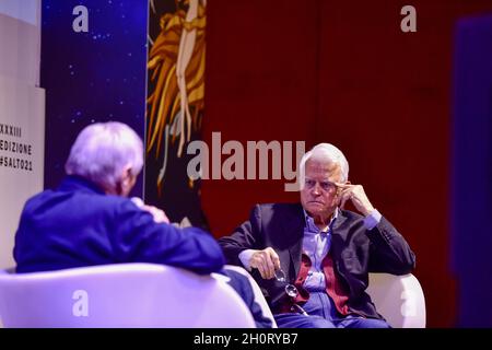 Gian Carlo Caselli, Luigi Ciotti durante la Fiera Internazionale del Libro di Torino, il 14 ottobre 2021 a Torino. La Fiera Internazionale del Libro di Torino torna a Lingotto Fiere dopo quasi due anni dall'inizio della pandemia del Covid 19. Foto Stock